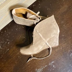 Super cute suede tan wedges size 6